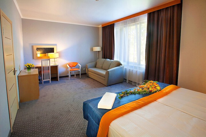 Room 9 of 36