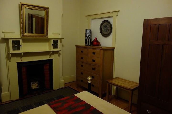 Room 11 of 34