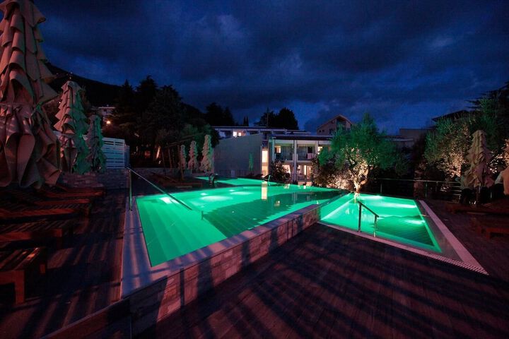 Pool 21 of 47