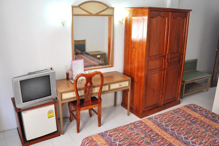 Room 8 of 15