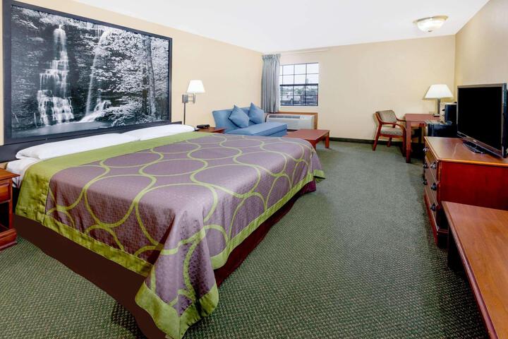1 King Bed (3 of 10)