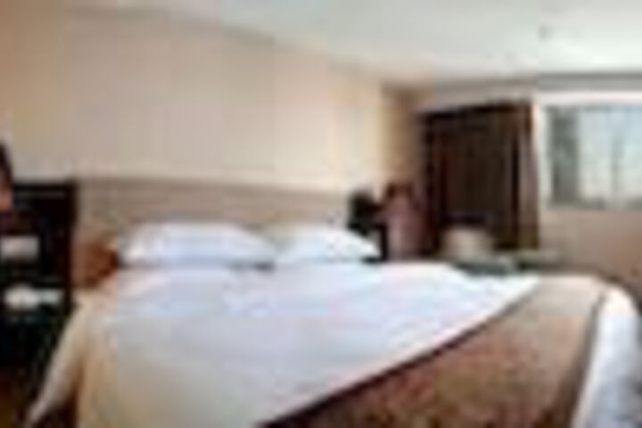 Room 3 of 16