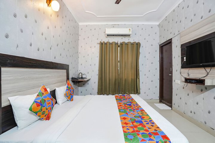 Room 13 of 28
