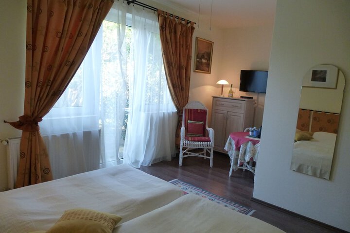 Room 8 of 96