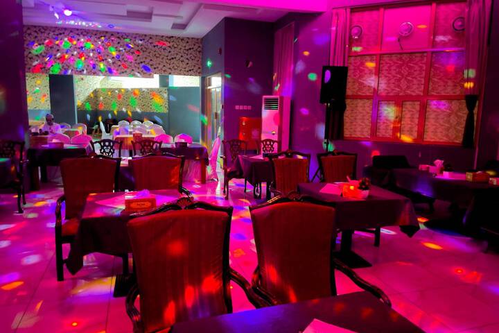 Lounge 19 of 29