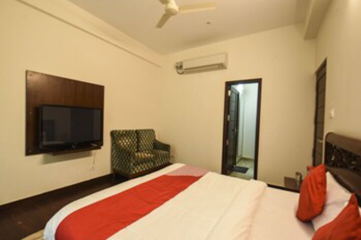Room 18 of 25