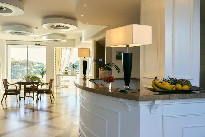 Hotel Interior 2 of 118