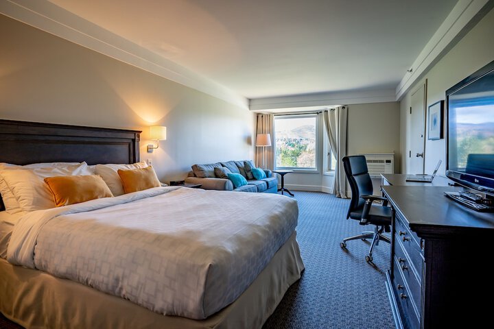 1 Queen Bed (14 of 19)