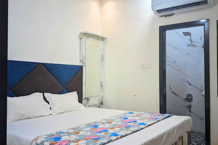 Room 9 of 27