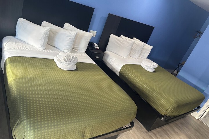 Standard Room, King or Two Doubles (9 of 9)