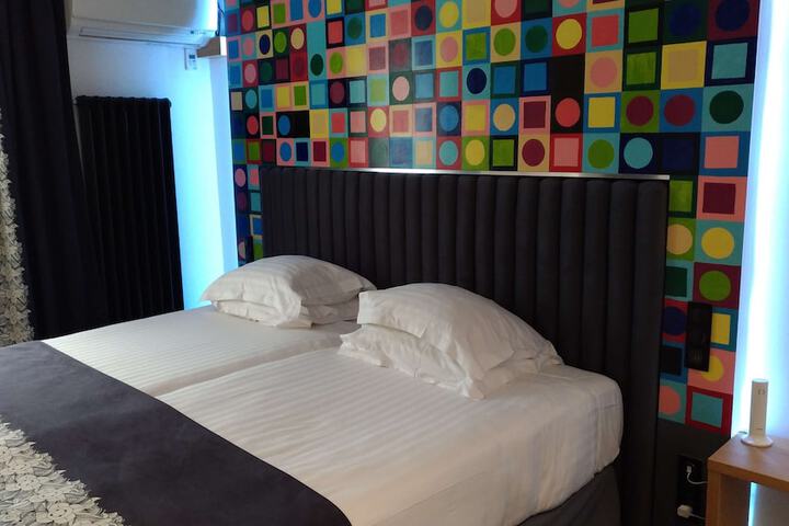 Room 35 of 104
