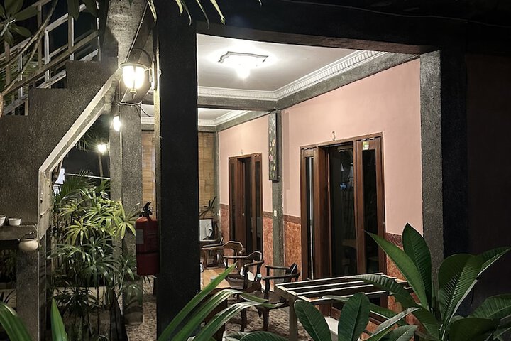 Room 6 of 28