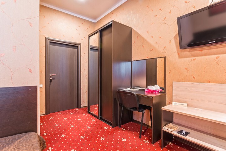 Room 12 of 82