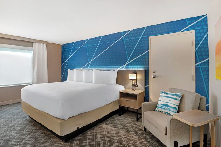 1 King Bed (2 of 6)