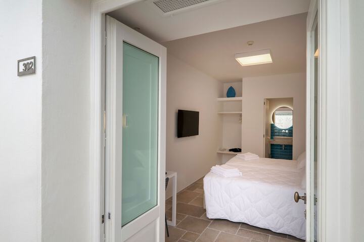 Room 13 of 82