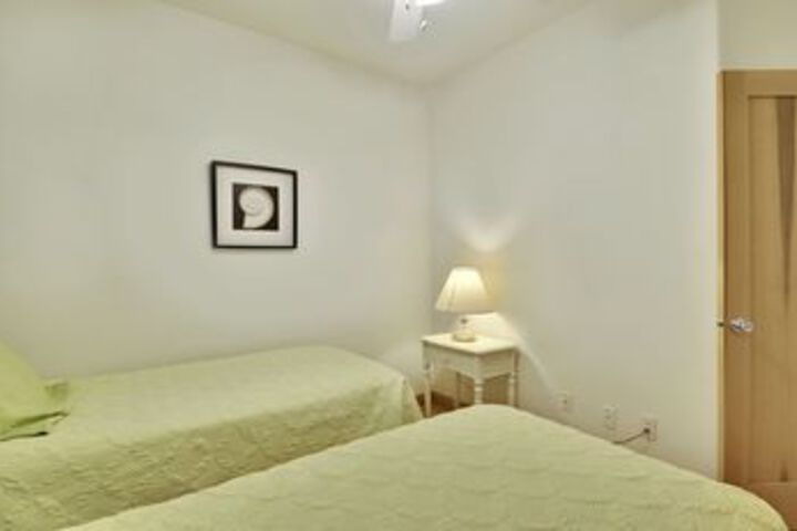 Room 13 of 24
