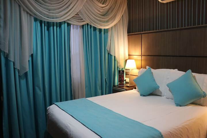 Room 13 of 80
