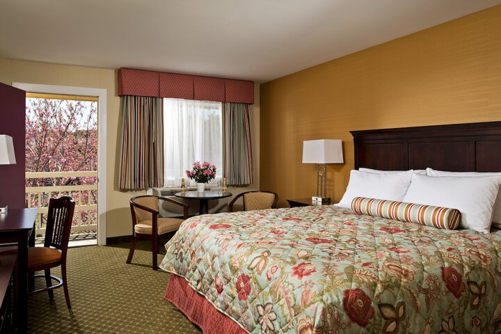 Room 6 of 33
