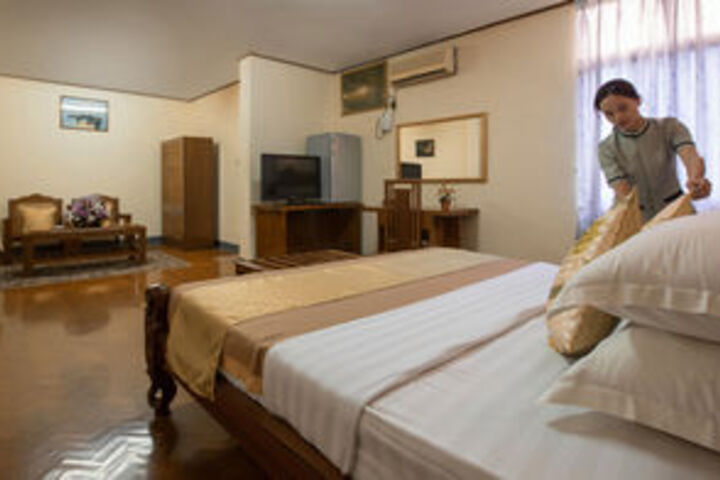 Room 13 of 40