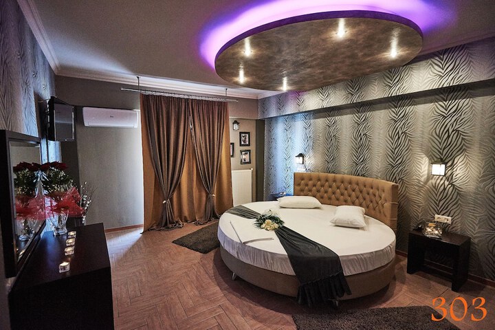 Room 7 of 33