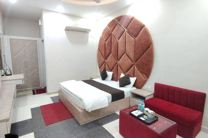 Room 5 of 20