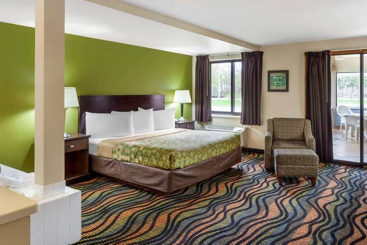 1 King Bed (8 of 28)