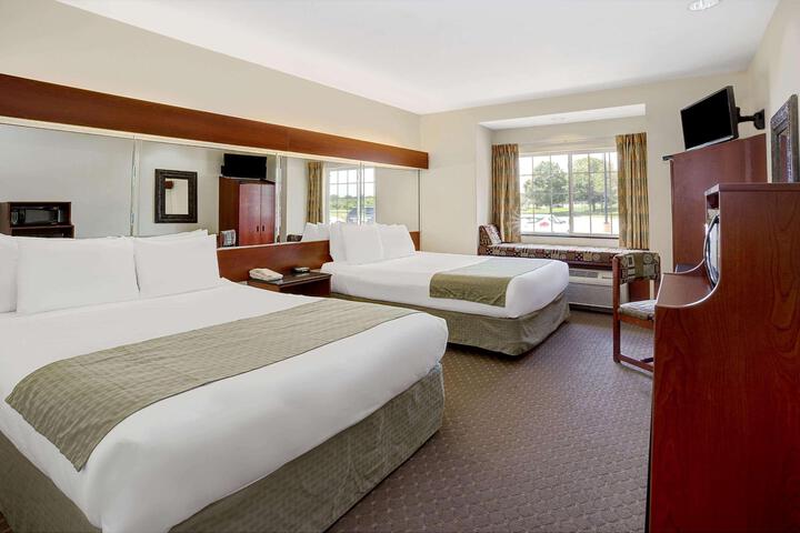 1 Queen Bed Accessible Room (43 of 54)
