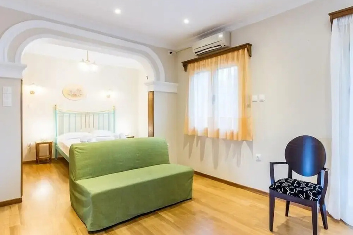 Image of Hollywood House For 9 People in Thessio