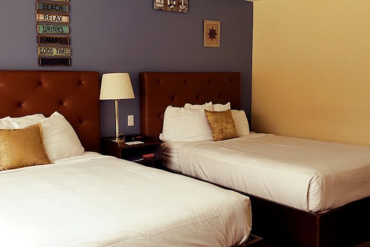 Deluxe 2 Queen Beds (2 of 13)