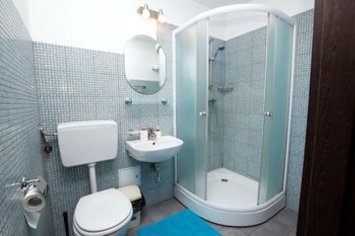 Room 2 of 48