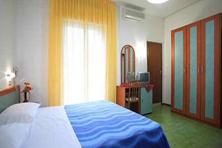 Room 7 of 65