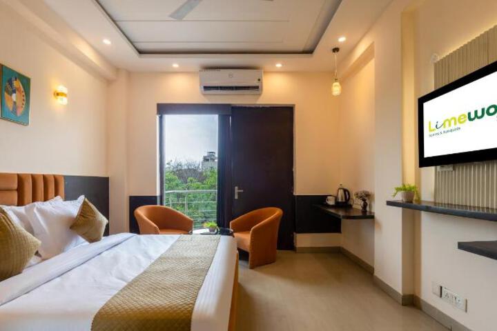 Limewood stay premier golf course road -sector 42