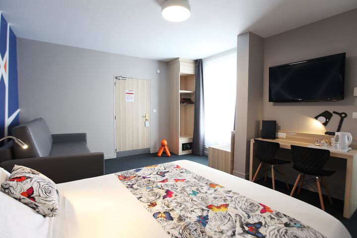 Room 12 of 28