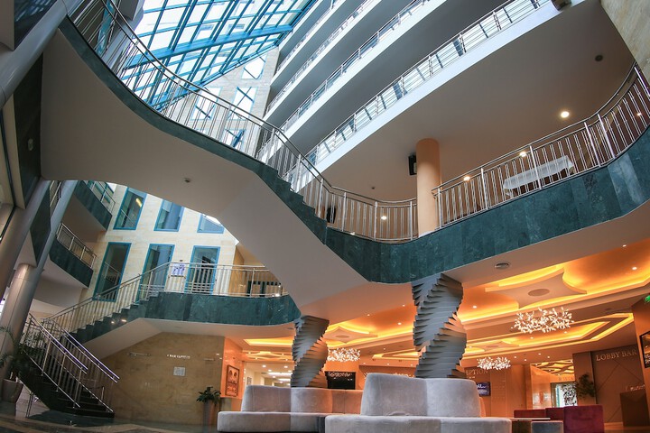 Entrance & Lobby