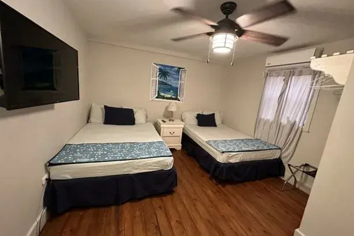 Room 6 of 10