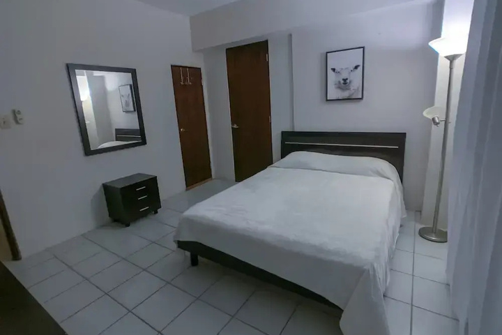 Room 4 of 12