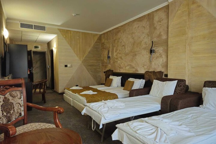 Room 10 of 19