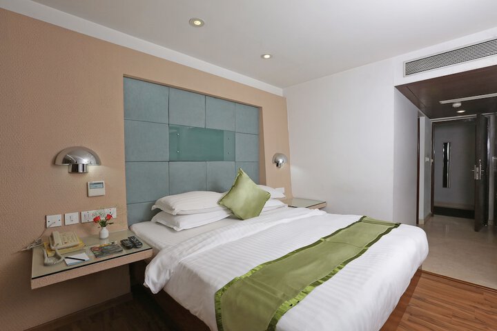 Room 18 of 32