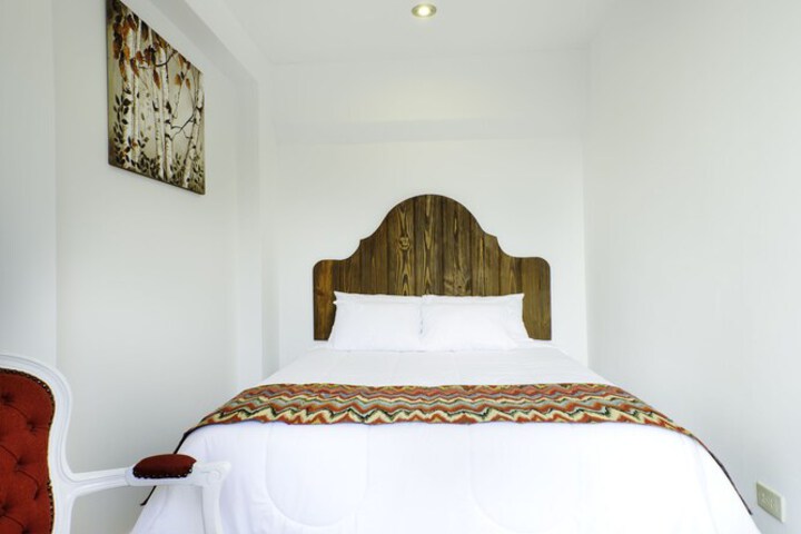 Room 13 of 35