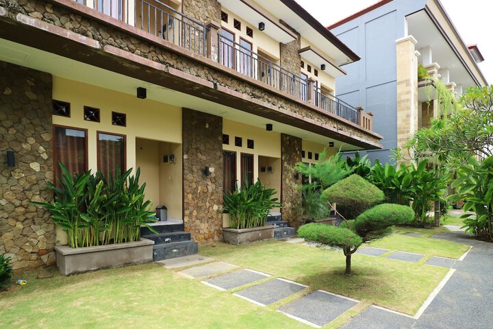 Hotel Exterior 38 of 41