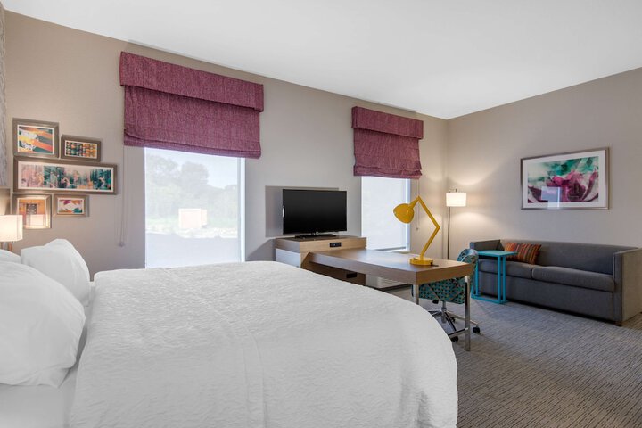 Room 28 of 46