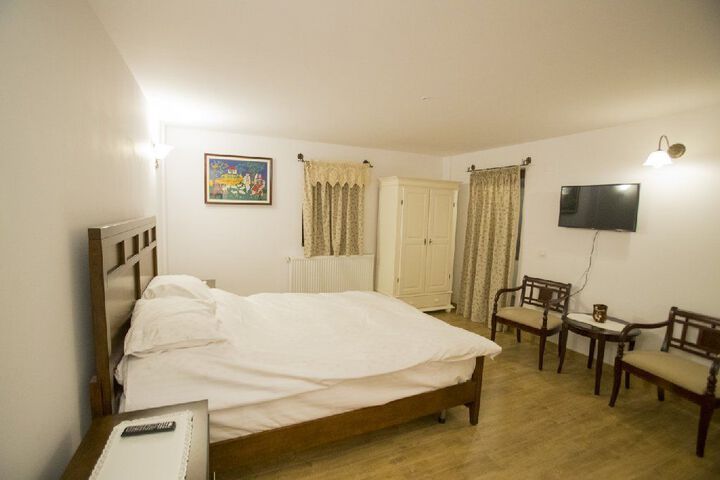 Room 16 of 25