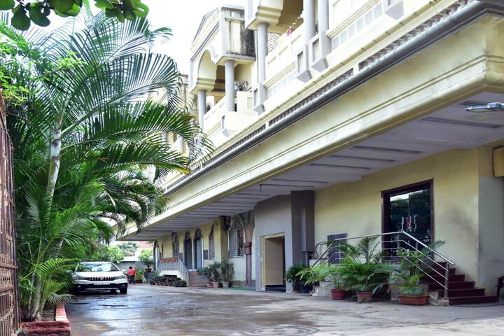 Hotel Saideep Villas Shirdi