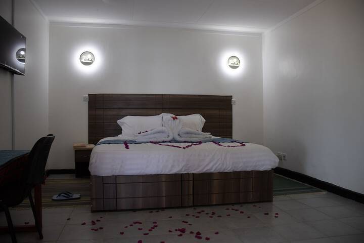 Room 18 of 115