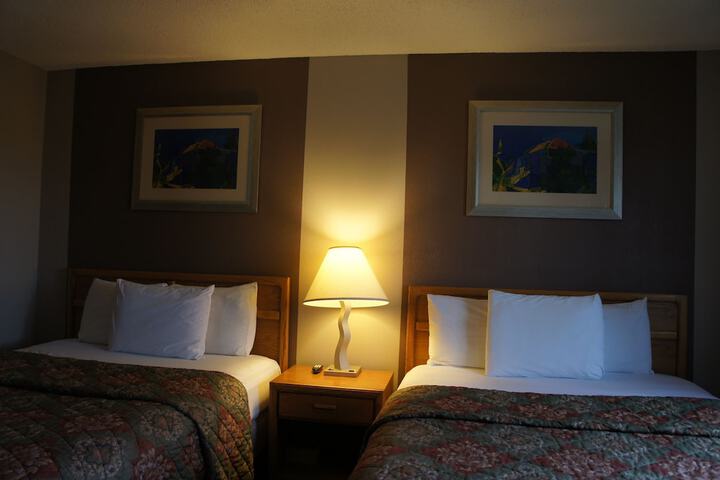 2 Double Beds (26 of 27)