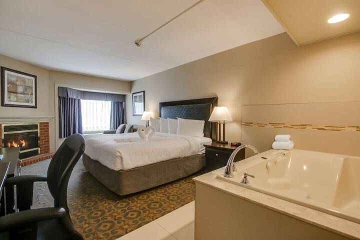 1 King Bed Gretzky Wing Microwave and Refrigerator Sofa Bed High Speed Internet Accessible Full Breakfast (17 of 33)