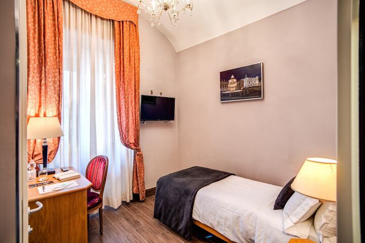 Room 48 of 68