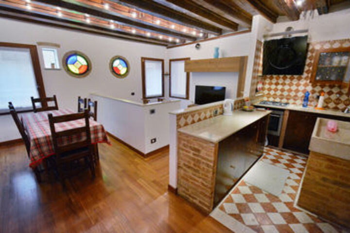 Exterior of Ve.n.i.ce. Cera Casa De La Vida