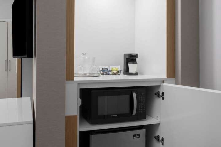 Room 11 of 28
