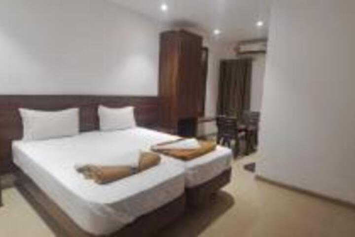 Room 10 of 11